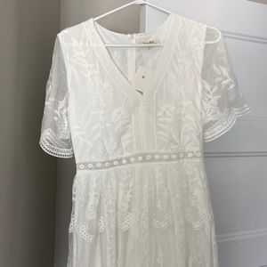 White lace midi/maxi dress - size Medium (New with Tags)